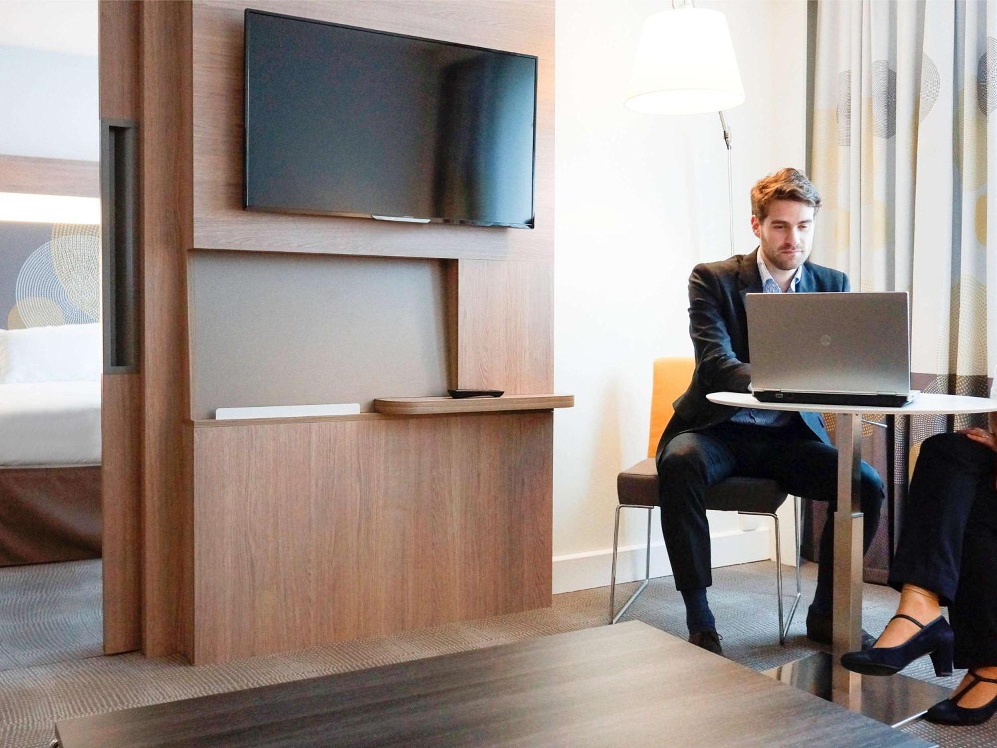 Novotel Saclay Ngoại thất bức ảnh