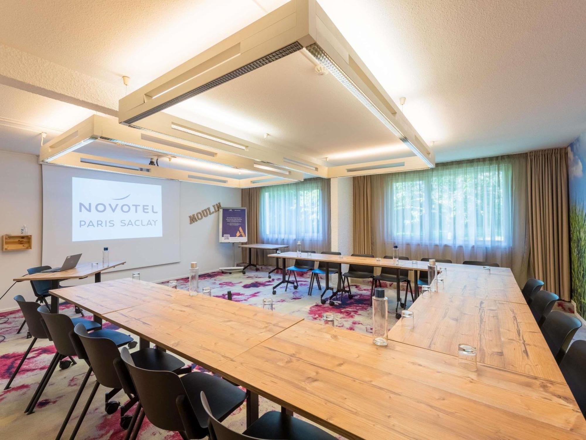 Novotel Saclay Ngoại thất bức ảnh
