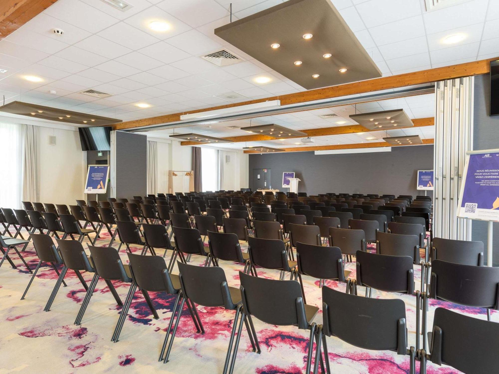Novotel Saclay Ngoại thất bức ảnh