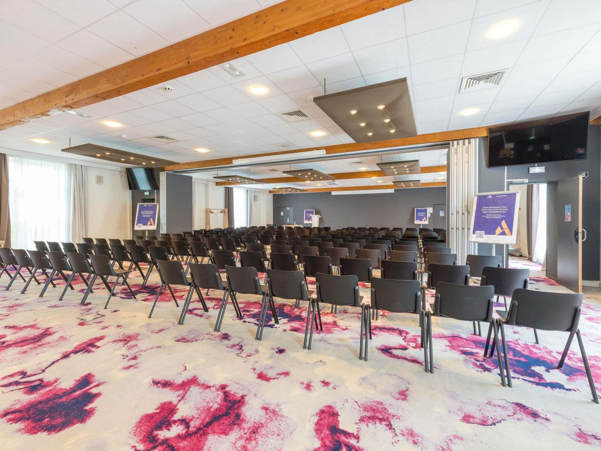 Novotel Saclay Ngoại thất bức ảnh