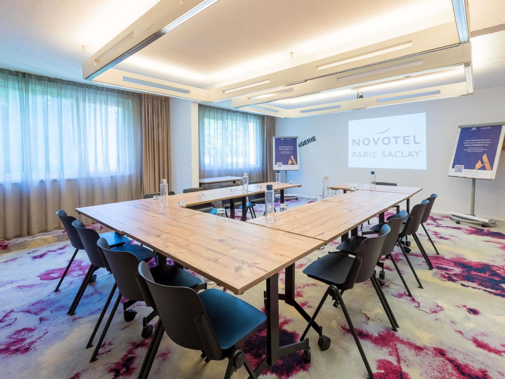 Novotel Saclay Ngoại thất bức ảnh