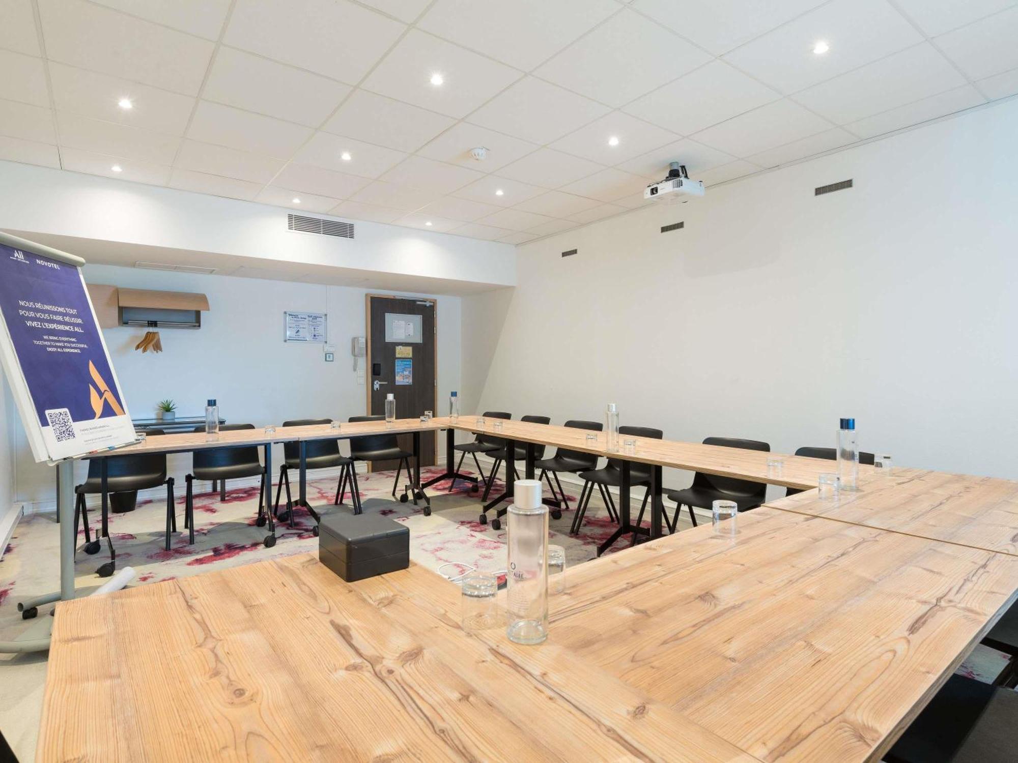 Novotel Saclay Ngoại thất bức ảnh
