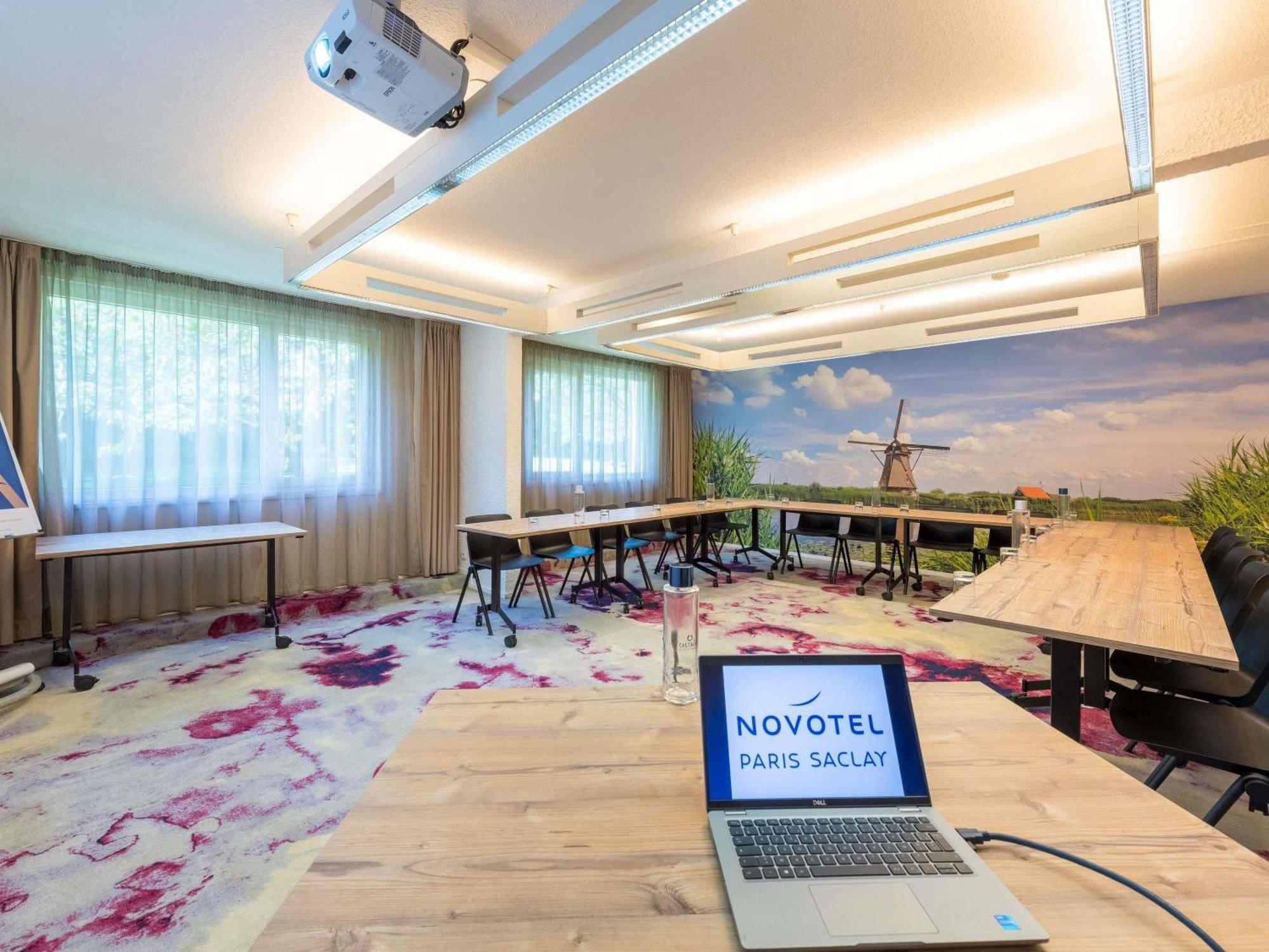 Novotel Saclay Ngoại thất bức ảnh