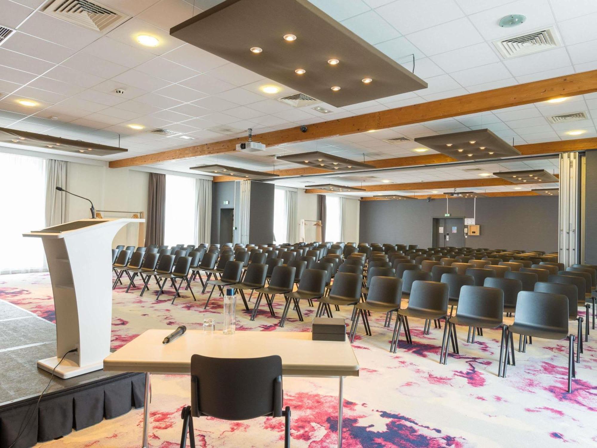 Novotel Saclay Ngoại thất bức ảnh
