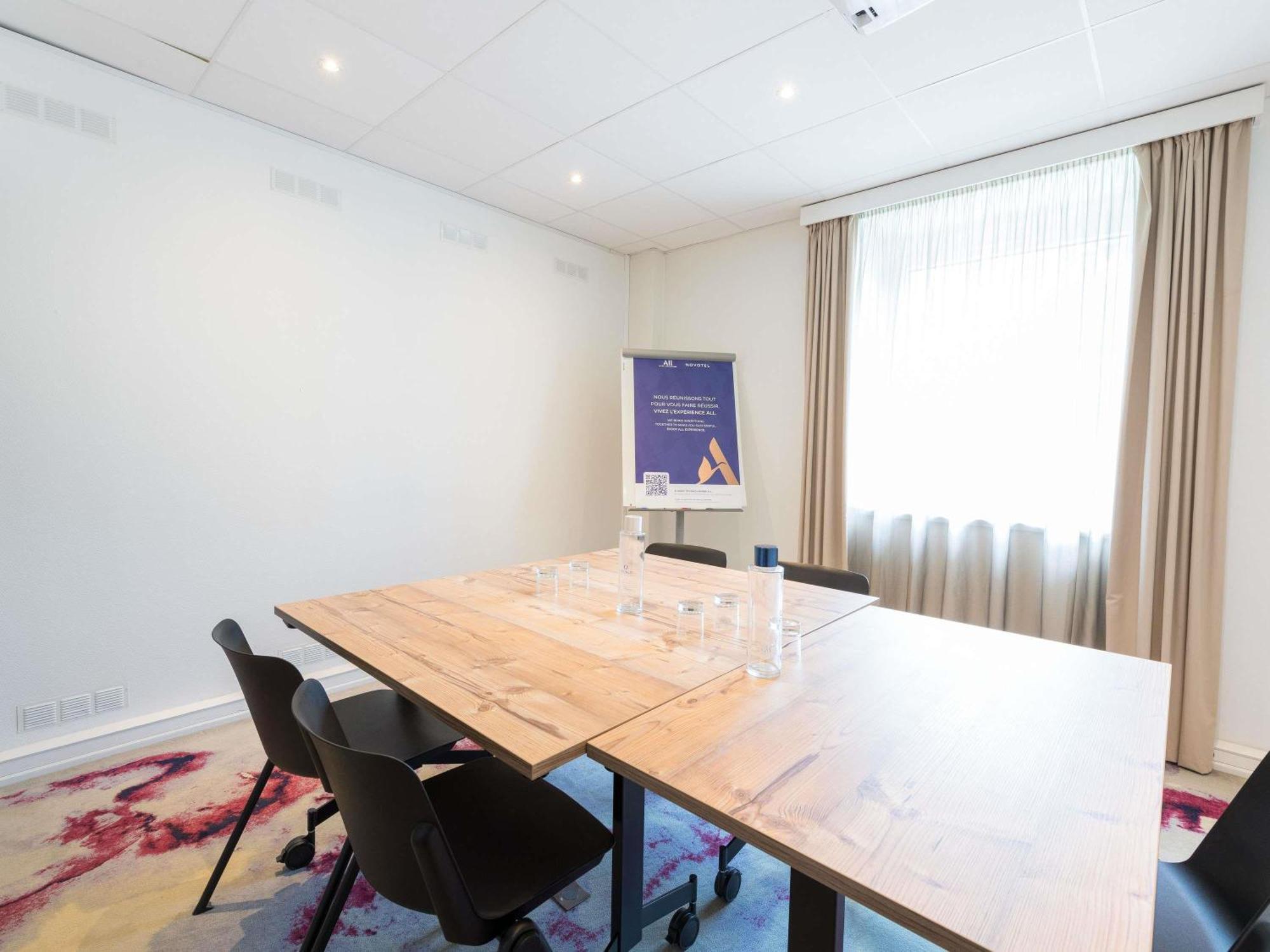 Novotel Saclay Ngoại thất bức ảnh