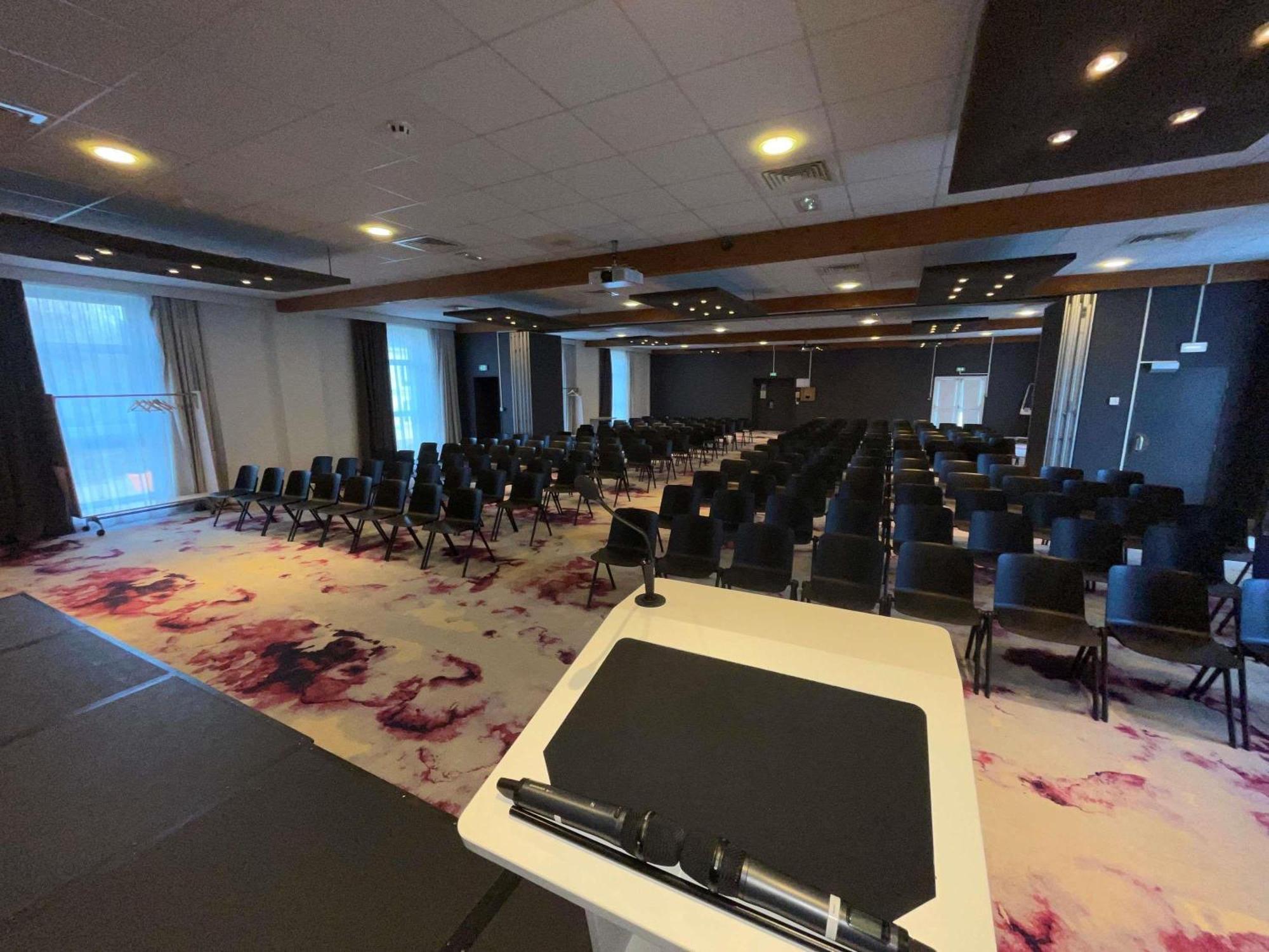 Novotel Saclay Ngoại thất bức ảnh