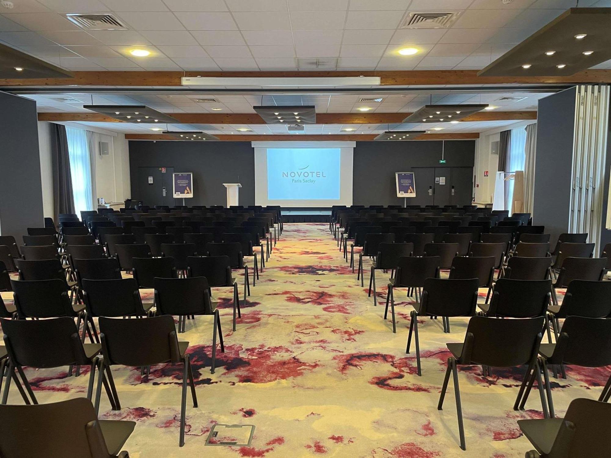Novotel Saclay Ngoại thất bức ảnh